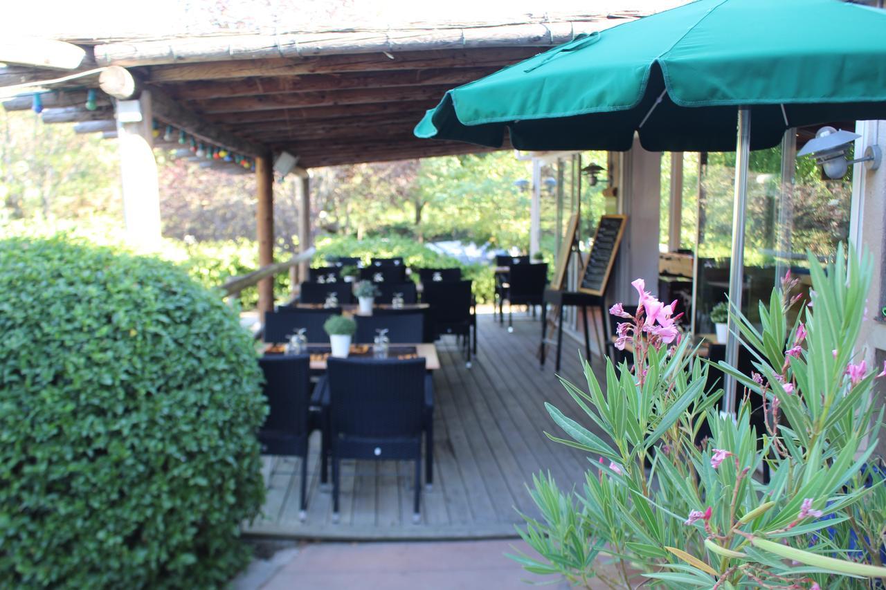 Camping Forcalquier Les Routes De Provence Hotel Exterior photo